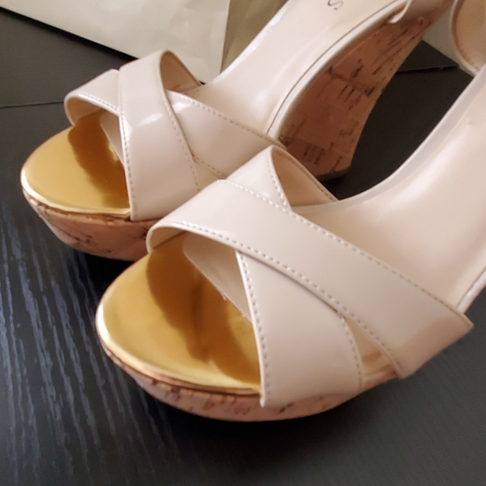 ๐๐ Platform GUESS sandals - Picture 6 of 7